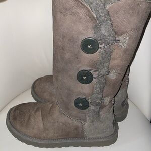 UGG BAILEY BUTTON TRIPLET II BOOT SIZE WOMENS 8